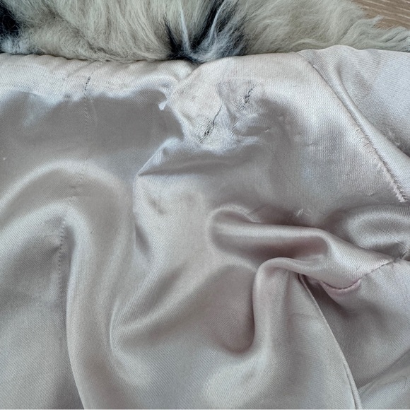 Forever 21 diamond print faux fur cropped jacket size small - Picture 9 of 10